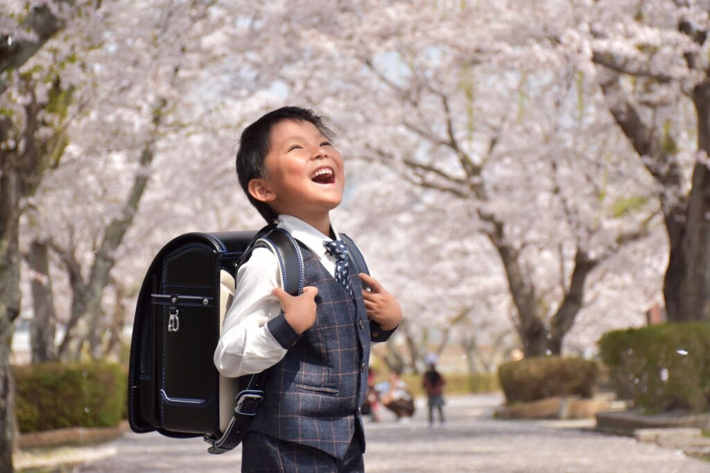 男の子と桜