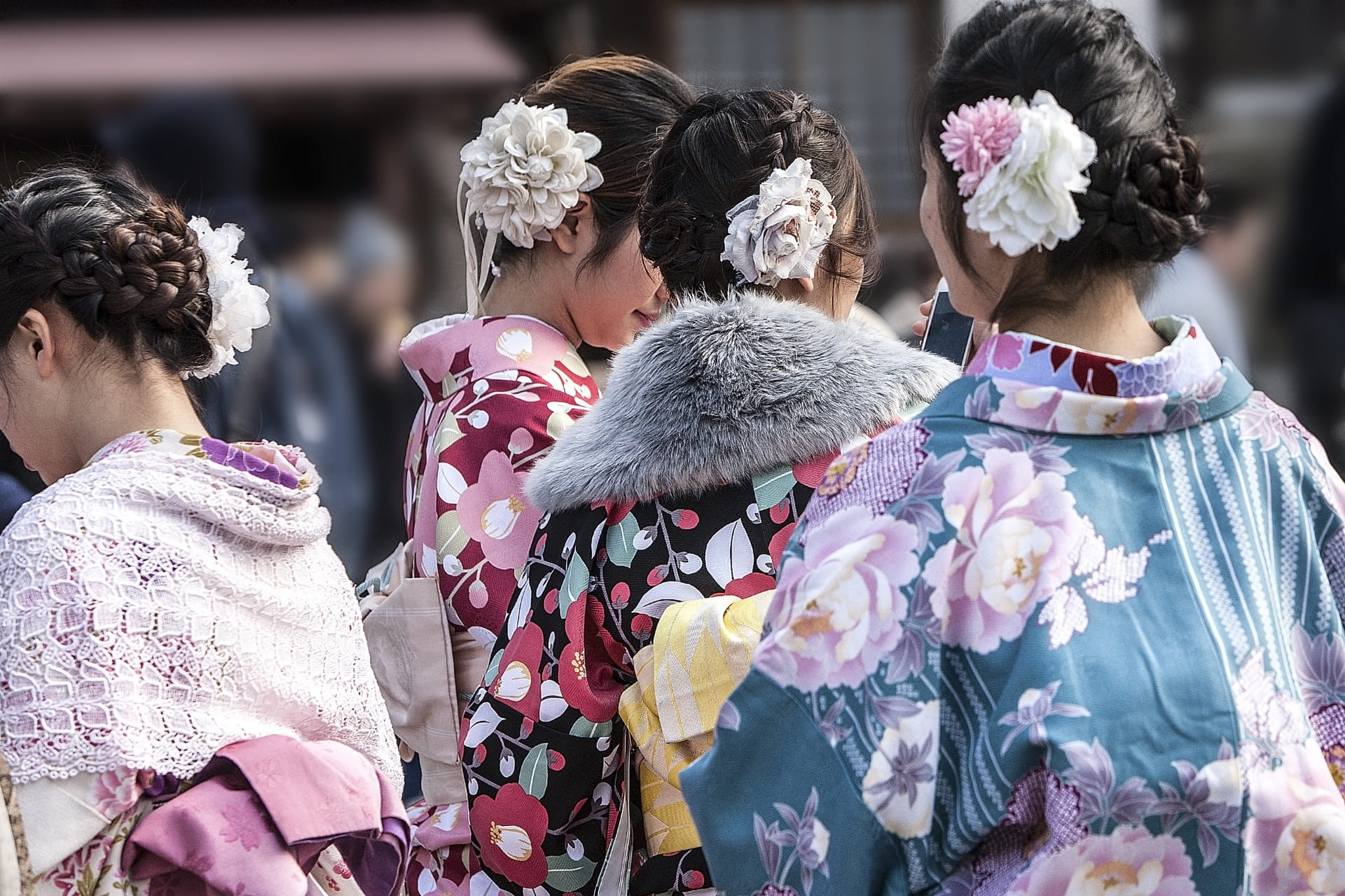 成人式　振袖姿の女性たち